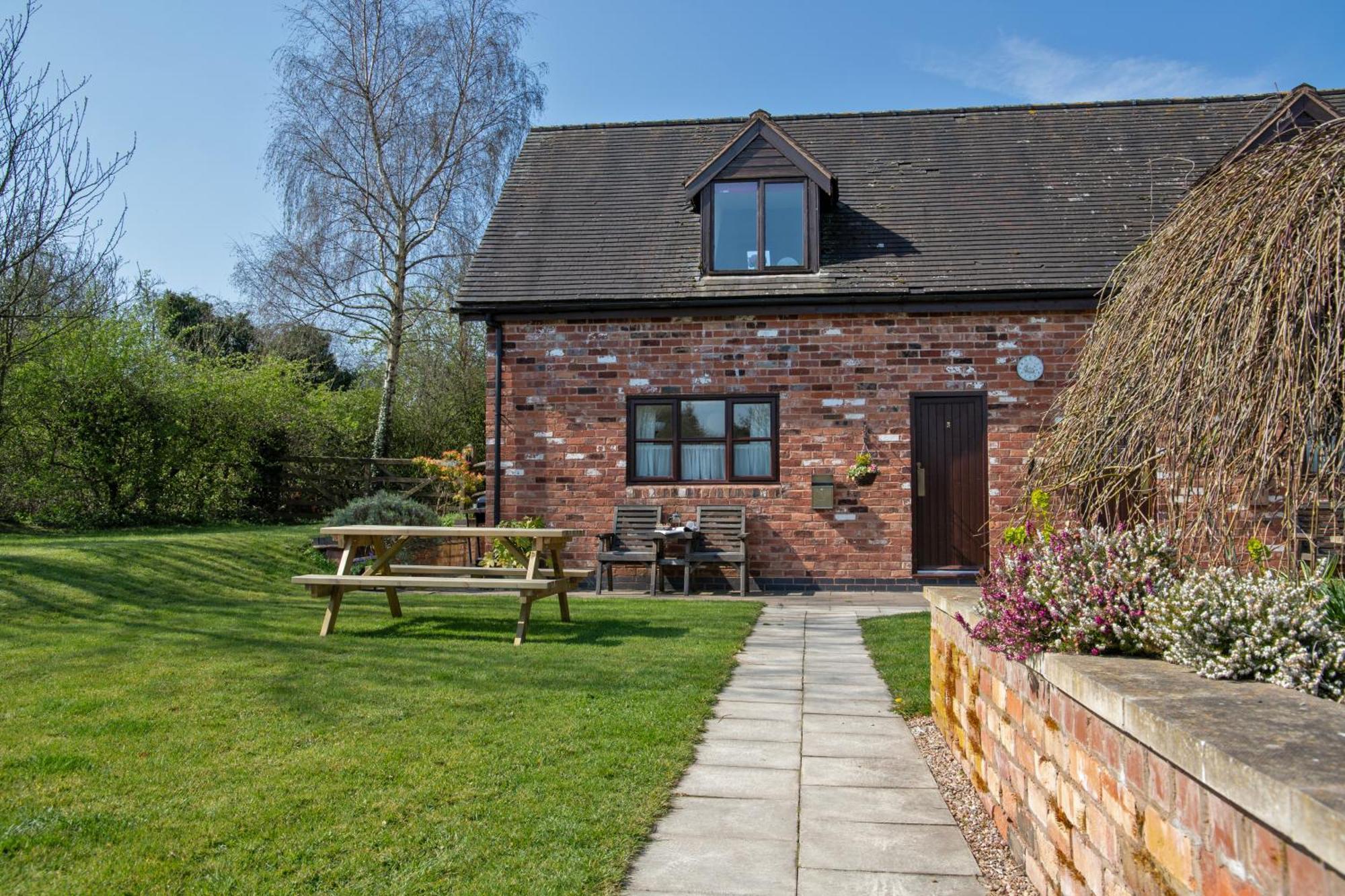 Charlie'S Cottage With Alpacas And 7Mins Drive To Alton Towers 덴스톤 외부 사진