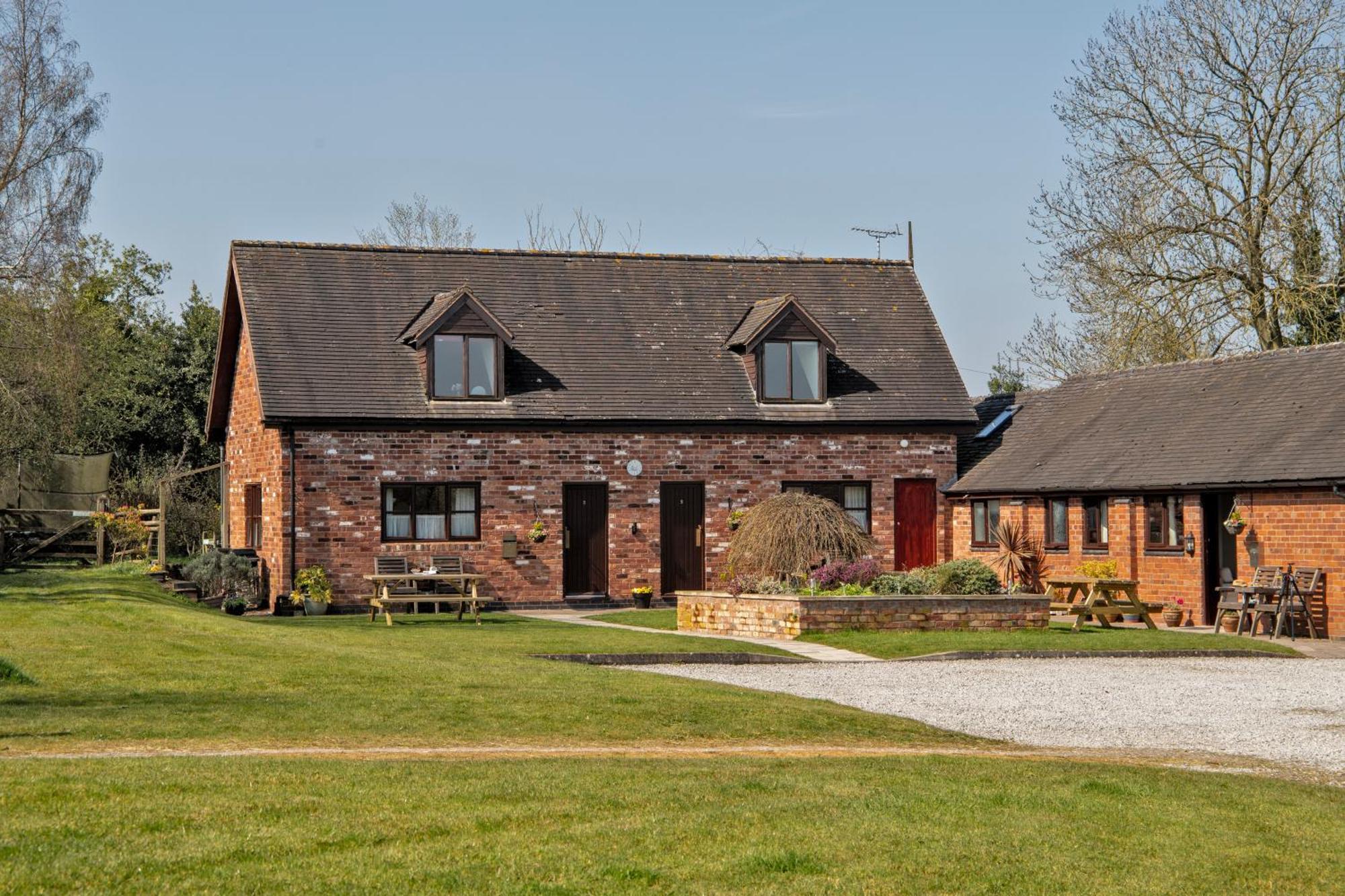 Charlie'S Cottage With Alpacas And 7Mins Drive To Alton Towers 덴스톤 외부 사진