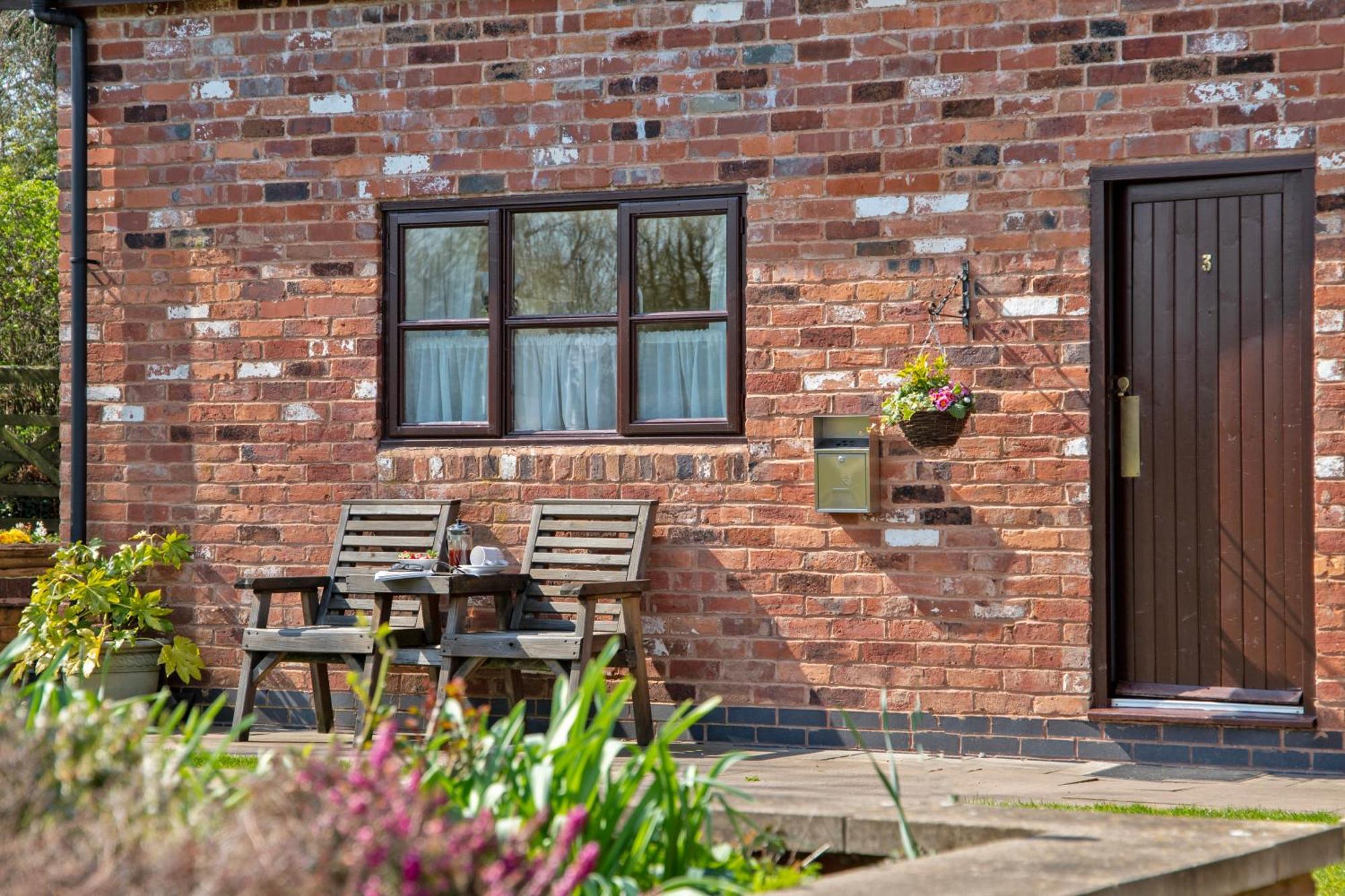 Charlie'S Cottage With Alpacas And 7Mins Drive To Alton Towers 덴스톤 외부 사진