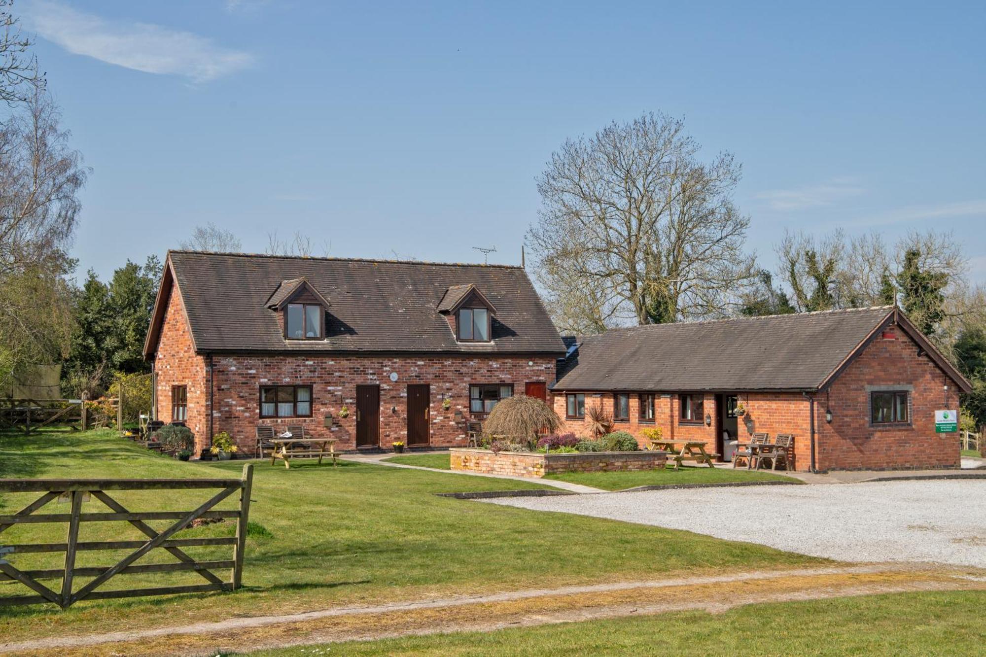 Charlie'S Cottage With Alpacas And 7Mins Drive To Alton Towers 덴스톤 외부 사진
