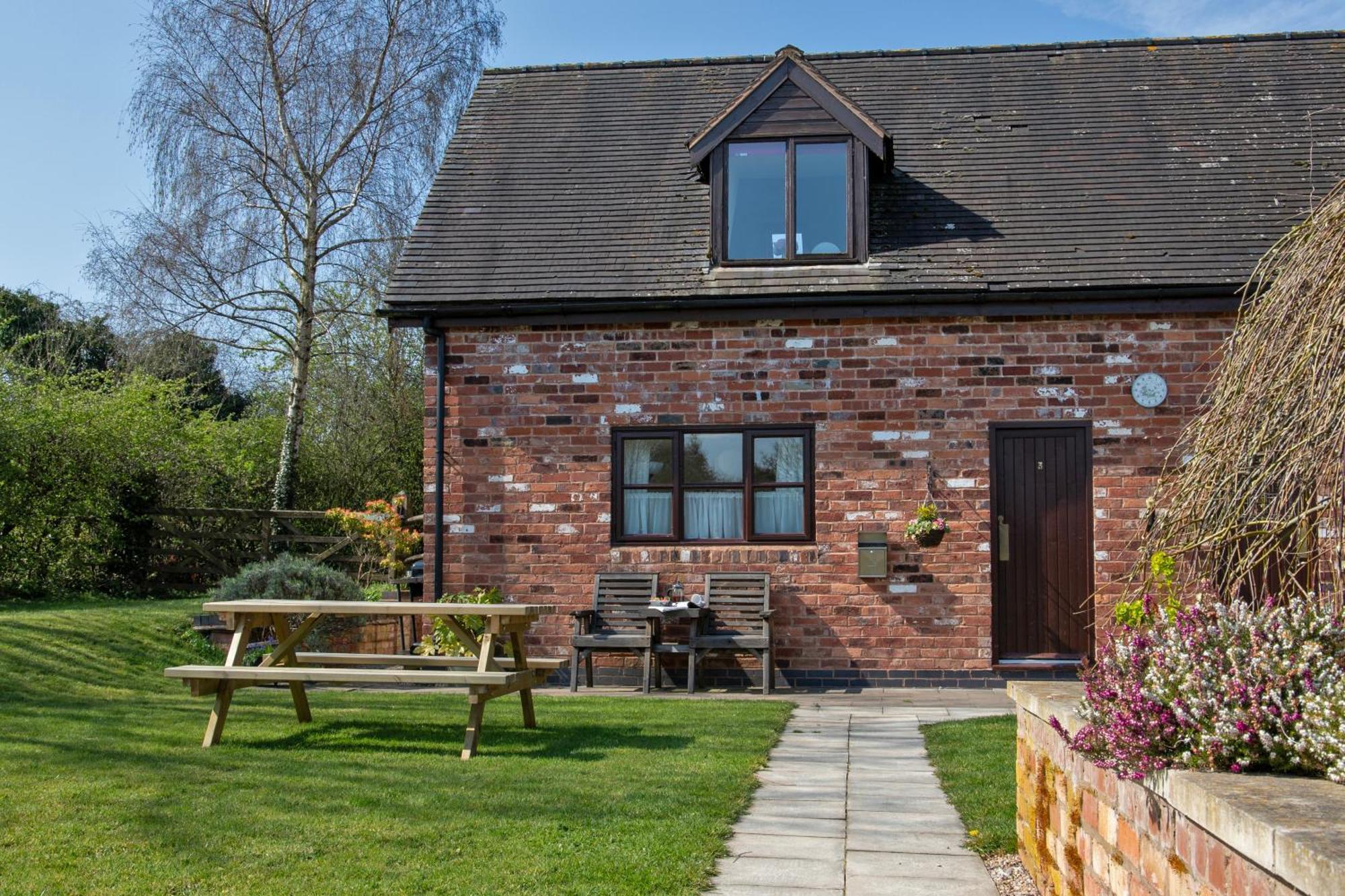 Charlie'S Cottage With Alpacas And 7Mins Drive To Alton Towers 덴스톤 외부 사진
